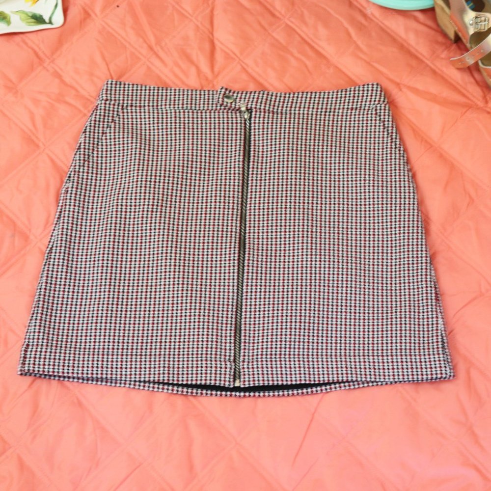 GAP Black and White Houndstooth Pencil Skirt with Front Zip